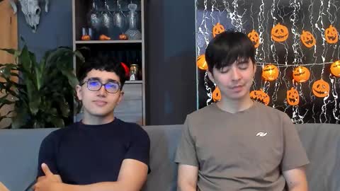Snapshot of horny_twinks_guys chatting on 10-26-25, 08:37 Alex and Camilo online show from 10-26-25, 08:37
