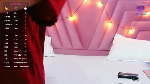 Khloe  online show from 03-09-26, 12:31