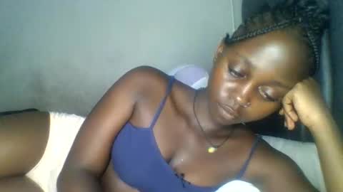 Snapshot of hornybella84 chatting on 05-18-26, 06:47 Bella online show from 05-18-26, 06:47