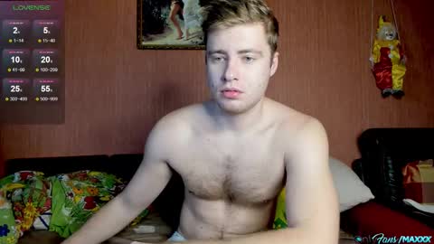 Snapshot of hornyblondieboyy chatting on 10-18-25, 09:21 Max online show from 10-18-25, 09:21