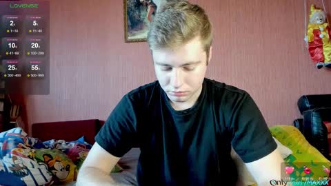 Snapshot of hornyblondieboyy chatting on 10-26-25, 11:05 Max online show from 10-26-25, 11:05