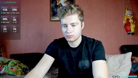 Snapshot of hornyblondieboyy chatting on 10-31-25, 10:05 Max online show from 10-31-25, 10:05