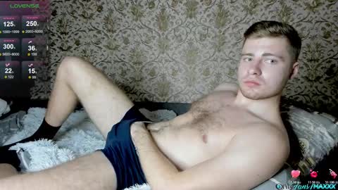 Snapshot of hornyblondieboyy chatting on 11-11-25, 01:11 Max online show from 11-11-25, 01:11