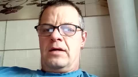 Snapshot of hornycum71 chatting on 01-05-25, 10:53 Thorsten online show from 01-05-25, 10:53