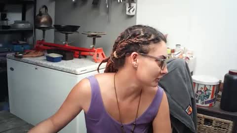 Snapshot of hornyhippies0080 chatting on 05-14-26, 10:44 Nix D online show from 05-14-26, 10:44
