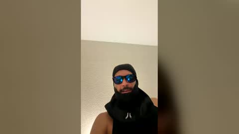 hornylightskin1999 online show from 06-01-26, 07:54