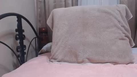 Snapshot of hornypinay69 chatting on 11-23-25, 01:38 Tyla online show from 11-23-25, 01:38