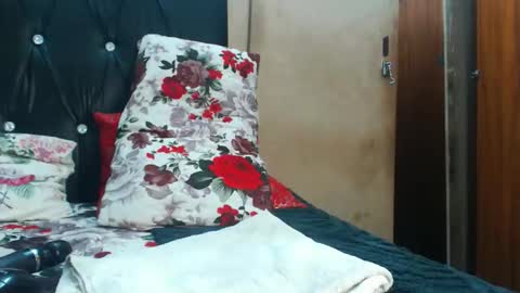 hornysnowie23x online show from 09-20-25, 12:11