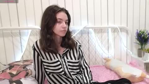 Snapshot of hortenciajenovese chatting on 10-12-25, 08:57 Mia online show from 10-12-25, 08:57
