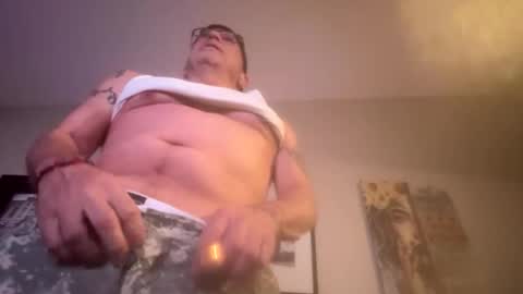 Snapshot of hoss43040 chatting on 11-12-25, 10:41 hoss43040 online show from 11-12-25, 10:41