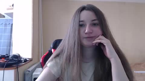 Snapshot of hot_angel_sky chatting on 03-27-26, 03:12 Angel online show from 03-27-26, 03:12