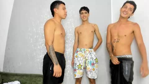 WILLY-JULIAN-GEORGE-YAYO-THIAGO-MOD HADES online show from 06-05-26, 06:52