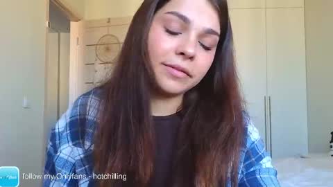 Snapshot of hot_chill__ chatting on 03-30-26, 02:40 LiluCaroline online show from 03-30-26, 02:40