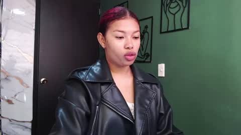 Snapshot of hot_chocolate_4u chatting on 07-26-26, 04:58 hot chocolate 4u online show from 07-26-26, 04:58