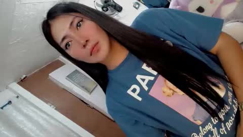 its me CLAUDIA online show from 04-11-26, 01:59