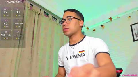 Snapshot of hot_dreams_x chatting on 01-11-25, 01:01 hot_dreams_x online show from 01-11-25, 01:01