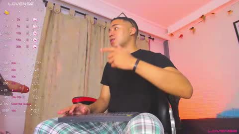 Snapshot of hot_dreams_x chatting on 01-15-25, 02:35 hot_dreams_x online show from 01-15-25, 02:35
