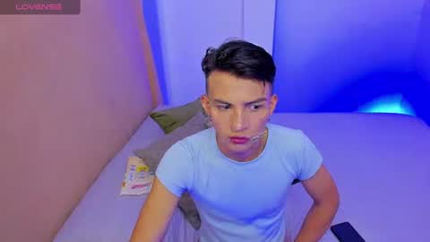 Snapshot of hot_latin_temptation chatting on 04-09-26, 02:44 Alejandro online show from 04-09-26, 02:44