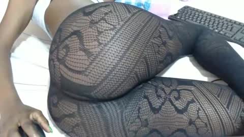 Snapshot of hot_marrie chatting on 12-13-24, 07:36 Marrie online show from 12-13-24, 07:36