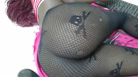 Snapshot of hot_marrie chatting on 12-17-24, 10:44 Marrie online show from 12-17-24, 10:44