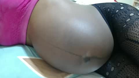 Snapshot of hot_marrie chatting on 02-13-25, 08:27 Marrie online show from 02-13-25, 08:27