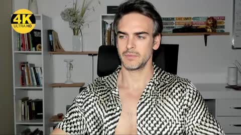 Snapshot of hot_martin25 chatting on 12-17-24, 02:00 Martin online show from 12-17-24, 02:00