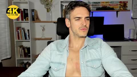 Snapshot of hot_martin25 chatting on 12-26-24, 07:16 Martin online show from 12-26-24, 07:16