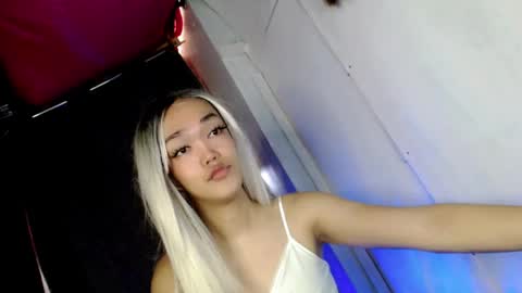 hot_moma69 online show from 04-14-26, 07:25