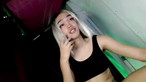 hot_moma69 online show from 04-23-26, 01:02