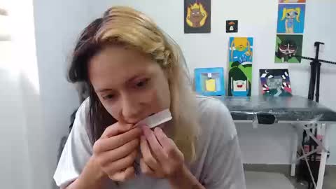 Mia online show from 09-19-25, 04:51