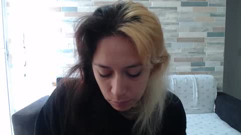 Mia online show from 09-29-25, 02:33