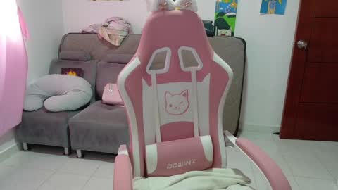 Mia online show from 04-02-26, 06:38