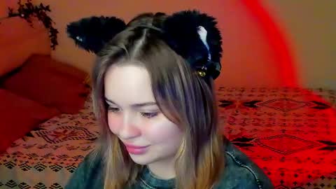 Snapshot of hot_moon_666 chatting on 06-17-26, 07:04 Moon online show from 06-17-26, 07:04