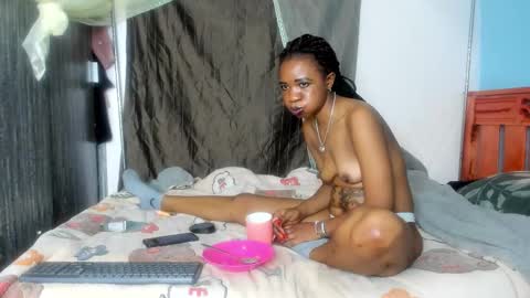 hot_moxie online show from 10-09-25, 09:02