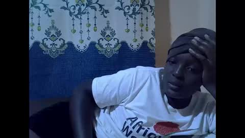 Snapshot of hot_raylah chatting on 01-08-26, 09:28 RAYLAH online show from 01-08-26, 09:28