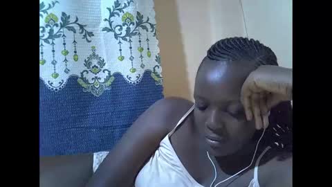 Snapshot of hot_raylah chatting on 01-13-26, 05:46 RAYLAH online show from 01-13-26, 05:46