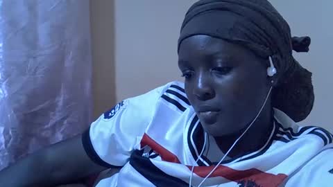 Snapshot of hot_raylah chatting on 01-18-26, 12:20 RAYLAH online show from 01-18-26, 12:20