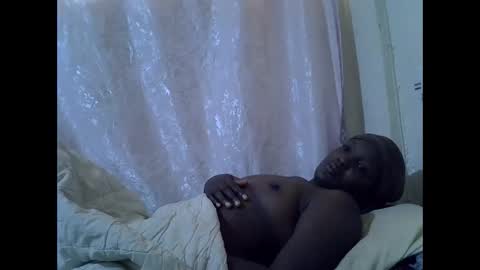 Snapshot of hot_raylah chatting on 02-15-26, 09:19 RAYLAH online show from 02-15-26, 09:19