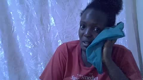 Snapshot of hot_raylah chatting on 03-20-26, 04:23 RAYLAH online show from 03-20-26, 04:23