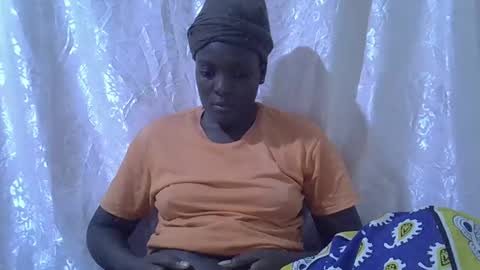 Snapshot of hot_raylah chatting on 03-23-26, 04:11 RAYLAH online show from 03-23-26, 04:11