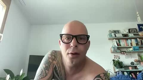 Snapshot of hot_sex83 chatting on 04-27-26, 06:44 letmedoo2 online show from 04-27-26, 06:44