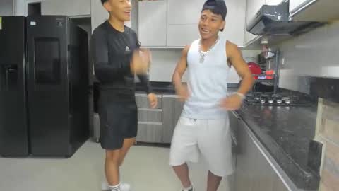 Vanesa Oliver and Andrew online show from 10-10-25, 10:53