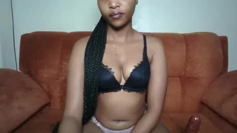 Snapshot of hot_sexy_babe chatting on 05-11-26, 01:22 Bellah online show from 05-11-26, 01:22