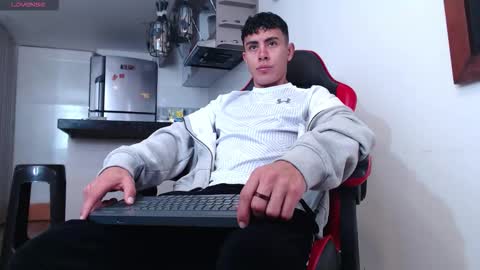 hot_twinks83 online show from 10-11-25, 03:32