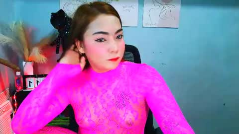 Snapshot of hot_xirene chatting on 06-11-26, 02:37 hot_xirene online show from 06-11-26, 02:37