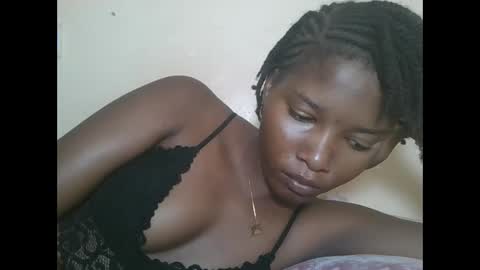 Snapshot of hotbabbee chatting on 12-22-25, 04:53 love online show from 12-22-25, 04:53