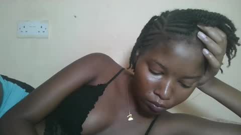 Snapshot of hotbabbee chatting on 12-23-25, 05:38 love online show from 12-23-25, 05:38