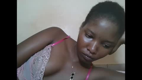 Snapshot of hotbabbee chatting on 02-12-26, 06:41 love online show from 02-12-26, 06:41