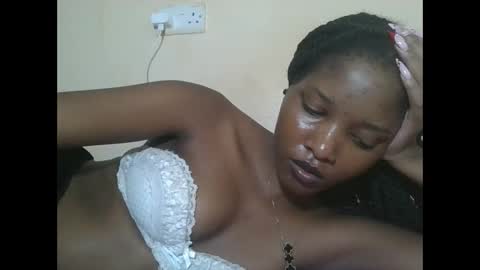 Snapshot of hotbabbee chatting on 04-01-26, 04:48 love online show from 04-01-26, 04:48