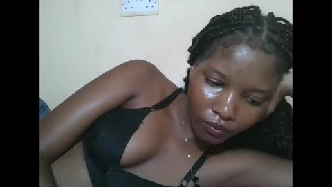 Snapshot of hotbabbee chatting on 04-13-26, 01:27 love online show from 04-13-26, 01:27